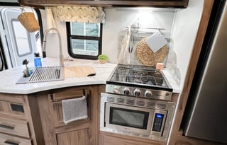2021 RV w/3 Slides - Sunseeker 2500TS