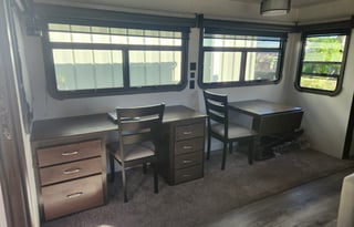 2020 Forest River 5th wheel with washer and dryer
