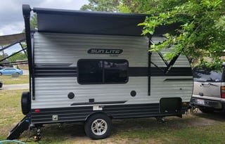 Camp in Comfort - Fully Equipped Sunlite 16BH