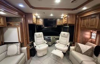 2012 Tiffin Phaeton 40 QTH, Pets and Kids Friendly