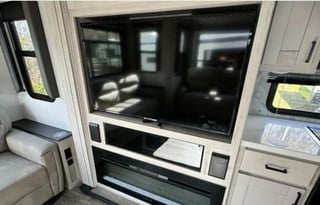 BRAND new 2024 5th wheel King bed,loft ,sleeps 9