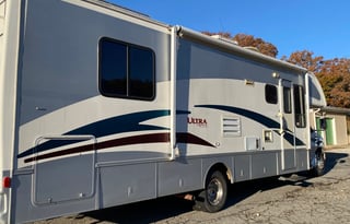 Cozy Gulf Stream RV- pets ok!