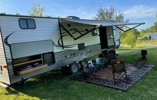 Donna's Cozy Retreat     -     2018 Zinger 30BQ