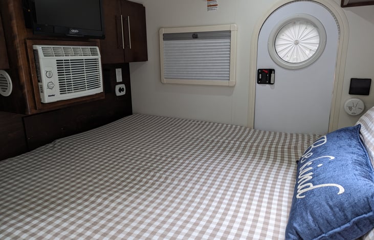 Windows can be opened and are equipped with screens and privacy shades.