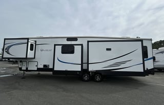 Luxury 5th Wheel