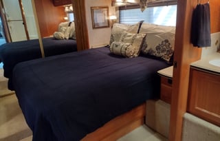 Stella - 2005 Country Coach Allure 470