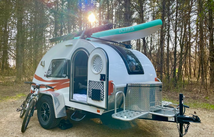Happy exterior. Roof rack is perfect for hauling additional toys or extra storage.