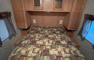 Fully Furnished 32' Cherokee , Pet Friendly
