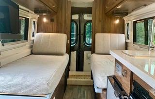 WINNEBAGO TRAVATO Camper Van for winter travels !