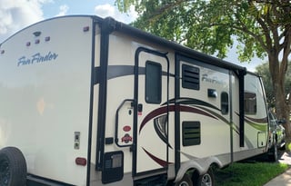 Spacious 26 footer with 2 slides...easy to haul!