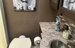 2020 Thor Four Winds 28Z with amenities of home.