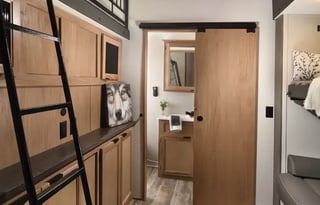 44' 5th Wheel w/ Rear Bath/Bunkhouse Sleeps 8