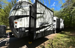 Unit 10-Outback with Large Rear Living & King Bed