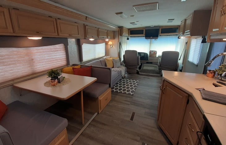 The dinette folds down to make a bed as well as the comfy jack knife couch for extras sleepers! 😊