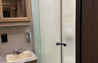 2021 Coachmen Catalina Legacy Edition travel trailer 38ft