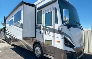 A-5 Luxury 41',King Bed, 1.5 Bath, Diesel- Sleep 7