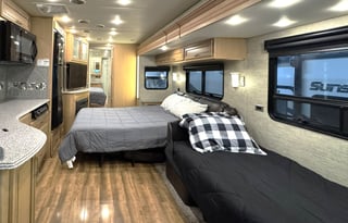 2016 Newmar Canyon Star 3710