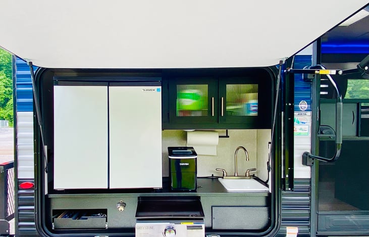 Outdoor Kitchen-with grill, full size refrigerator, icemaker and BBQing amenities.