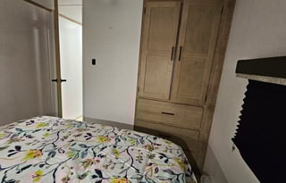 Amber and Jason's Comfy Keystone