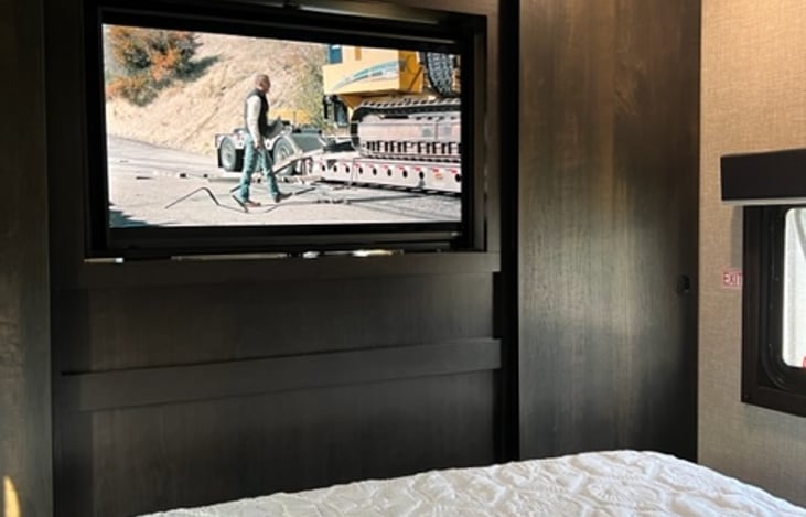 40" Smart TV that swivels from Living Area to Master Bedroom.