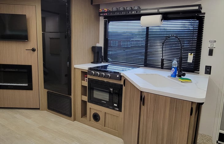 Large refrigerator and full kitchen