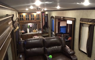 2015 Keystone Montana 3790RD (Delivery Available, w/ Generator, and Solar)