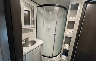 2021 Luxury KeyStone Large Family Friendly RV