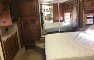 Class A Monaco  41' 4 Slides Diesel  Easy to Drive