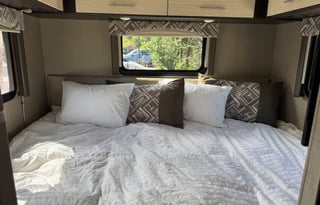 2020 Thor 25' Axis Motorcoach with eBike option