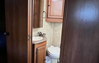 2014 Coachmen RV Leprechaun 320BH Chevy 4500