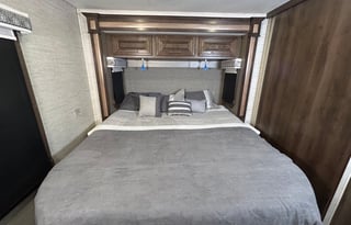 Five-Star Desert Oasis on Wheels!