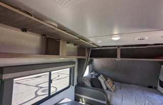 2025 ready- Winnebago - Fits 6, Tows Easy!