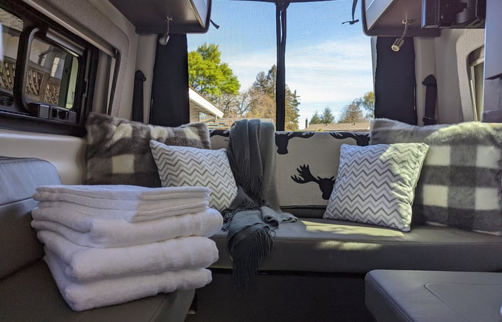 Clean towels and linen provided.