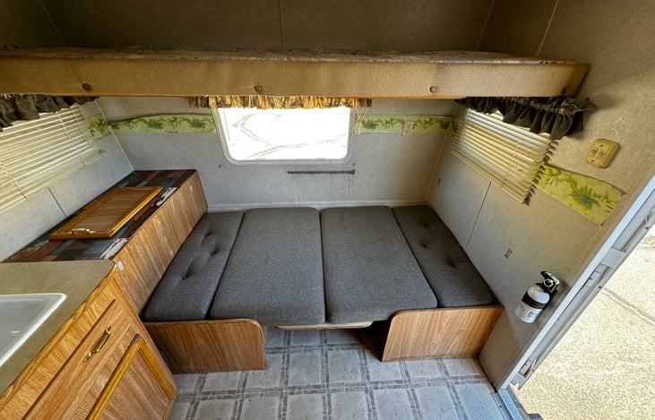 The dining booth folds into a 2 people bed.