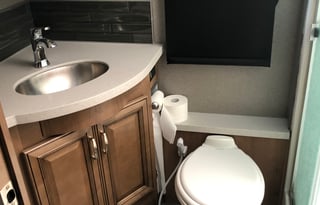 2019 Fleetwood RV Discovery 38N