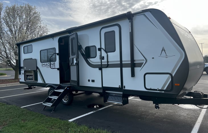 Dual entry to living room and bedroom.