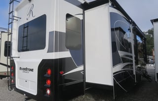 Ricky Riverstone Luxury 2 bed1.5 bath Washer&Dryer