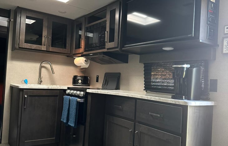 Full Kitchen (All Utensils and Cookware, Keurig and Toaster)