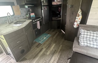 2021 Jayco SLX 242BHS: Cozy Family Retreat