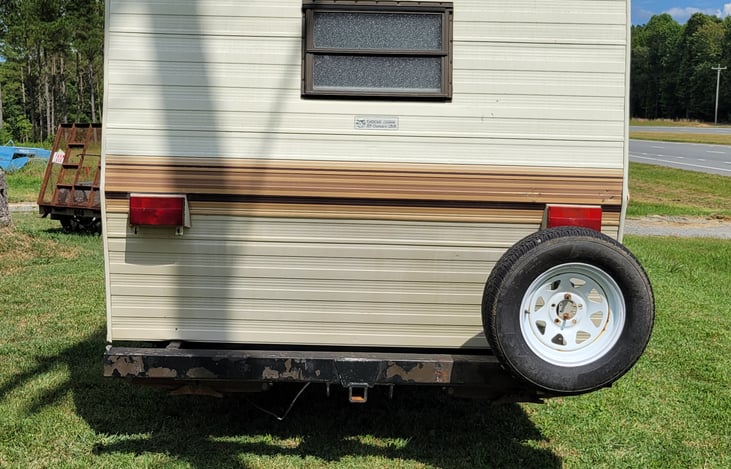 Spare Tire and Has reese hitch for cargo backet