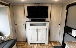 Fully Stocked, Double Bunk | Sleeps 6-8 | 2022 RV