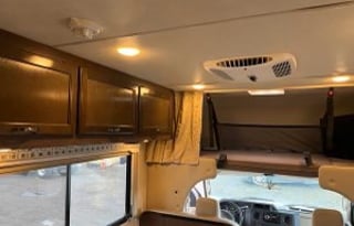 2018 Thor Motor Coach Four Winds, Sleeps 6/25ft