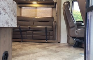 "Right Size" Class A. Sleeps 7 & Easy to Drive