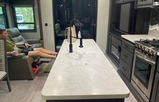 2021 DRV Luxury Suites FullHouse JX450