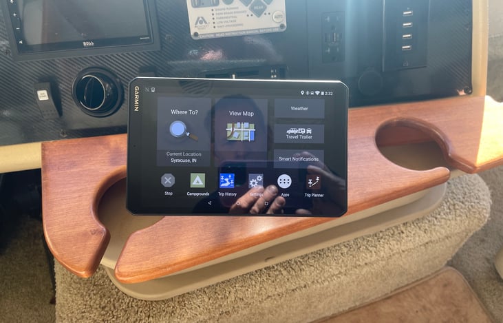 Optional Garmin RV 890 can help you navigate to your trip, find best fuel prices and keep you away from low bridges and hazards. 100’s of other options