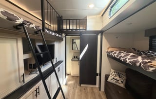 Happy Camper Family 5th Wheel