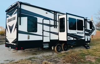 2019 Grand design Momentum 351
