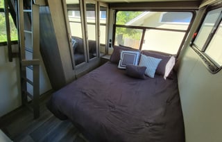 *DELIVERY ONLY* Fresh & Lux Oasis Retreat, 2b, 2b