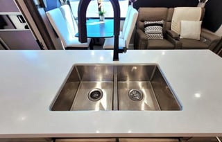 2022 Grand Design Solitude: High-End Comfort