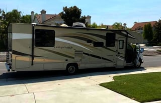 This Classy Class C is Clean, Comfortable & Cozy!